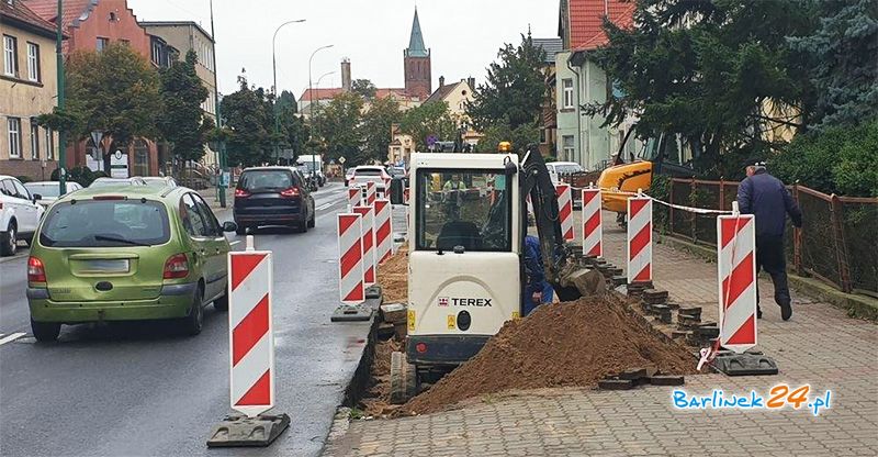 POWSTAJĄ MIEJSCA PARKINGOWE