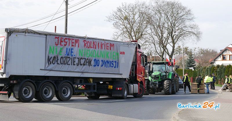 ROLNICY PROTESTUJĄ