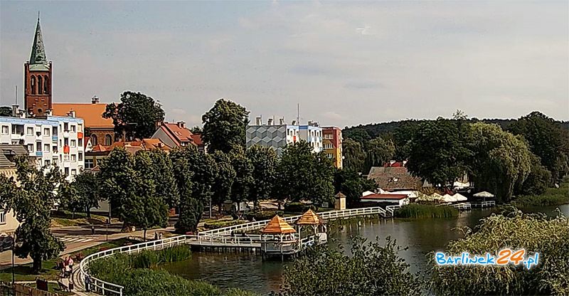 ODNAWIAJĄ POMOST W BARLINKU